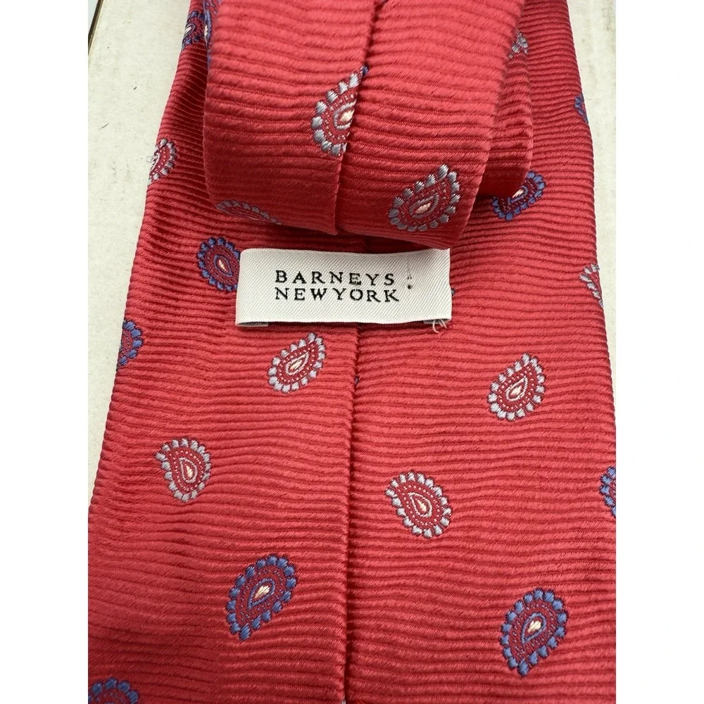 Barneys New York 100% Silk Tie Coral Red Blue Paisley Hand Made Italy Luxury‎